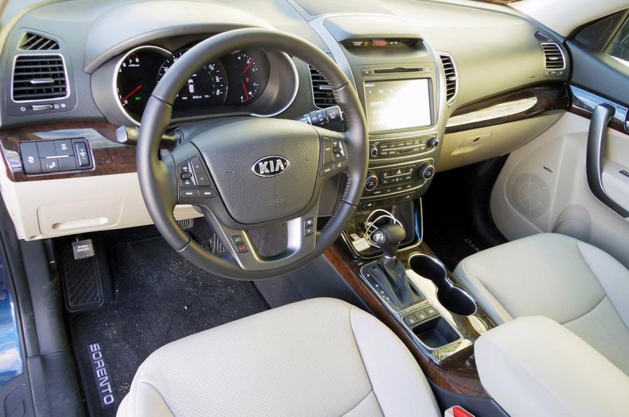  Kia Sorento 2014 года  (фото 35 из 88)